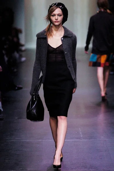 Look 18